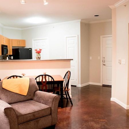 Downtown Dallas Beautiful Poolside Apartment Экстерьер фото